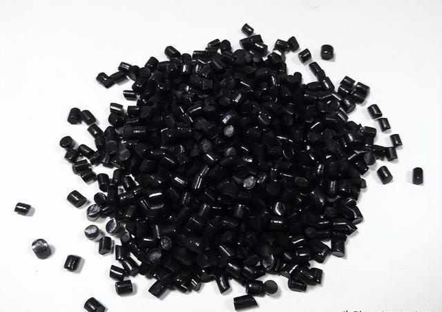 石墨烯纳米材料在合成橡胶中的多功能特性探析